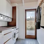 Three-bedroom Bjert With Sea View 08 Vakantiehuis *