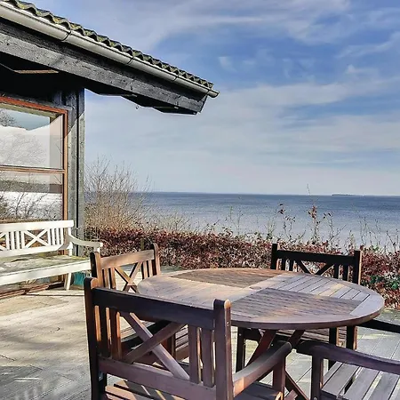 Prázdninový dům Three-bedroom Bjert With Sea View 08 *