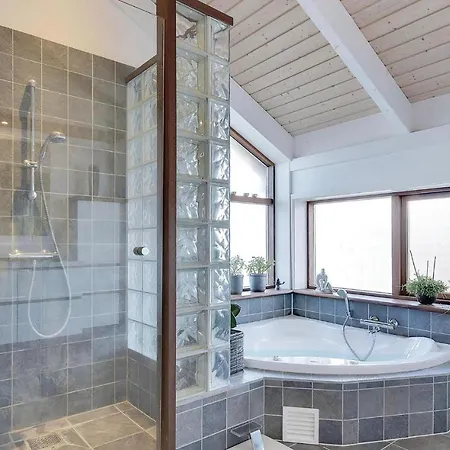 Prázdninový dům Three-bedroom Bjert With Sea View 08 Bjert Strand