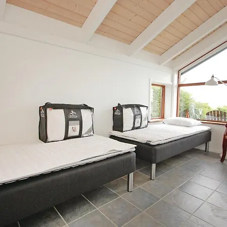 Prázdninový dům Three-bedroom Bjert With Sea View 08