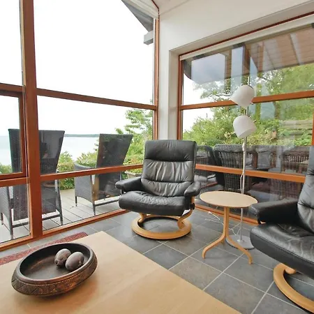 Prázdninový dům Three-bedroom Bjert With Sea View 08 *